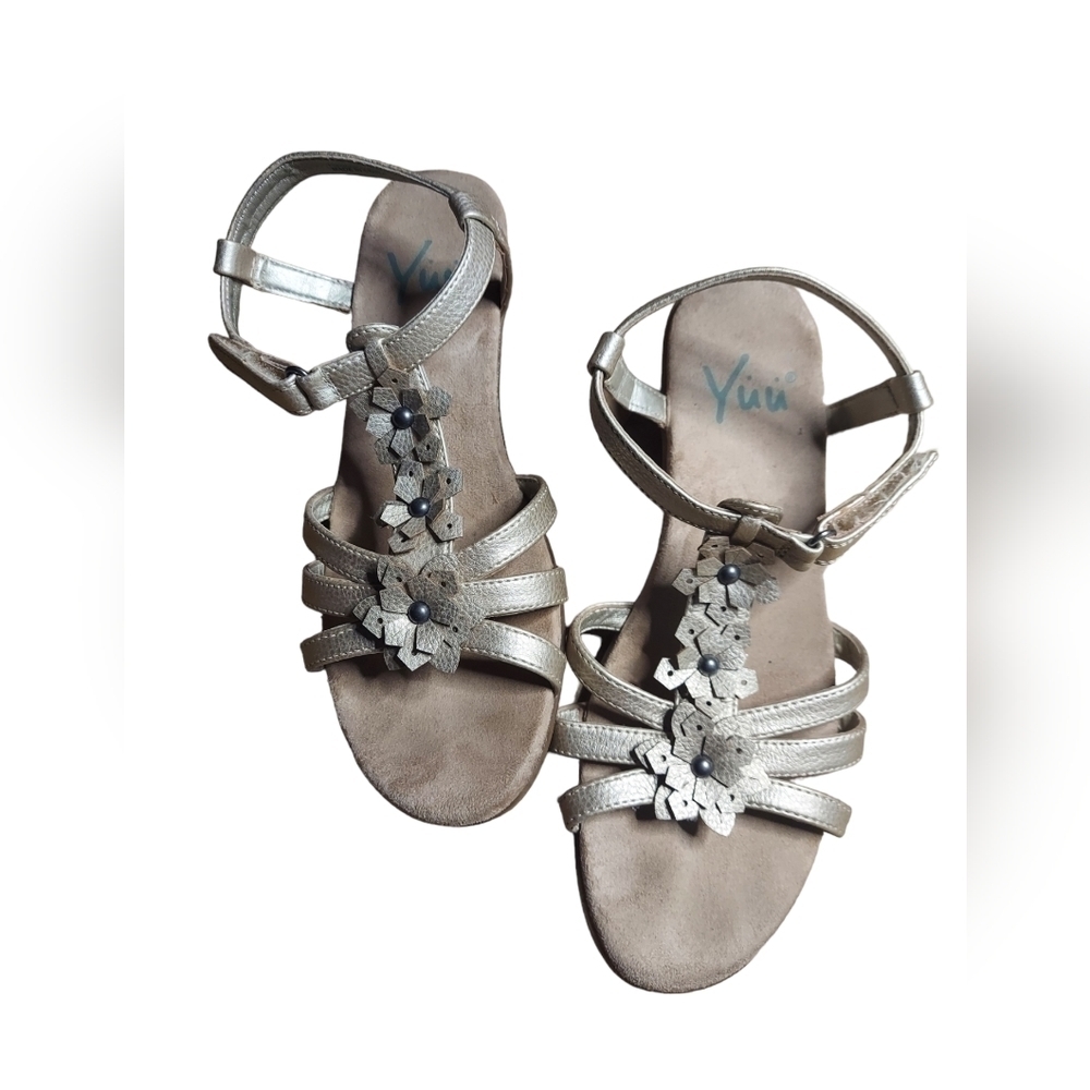 7.5 YUU‎ gold sandal wedge